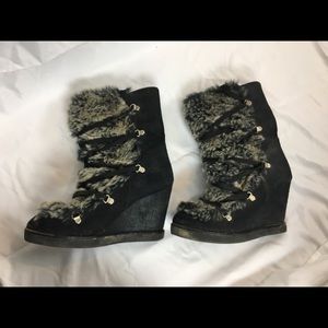 Aldo "Cluckey" black/gray suede & faux fur wedge boots